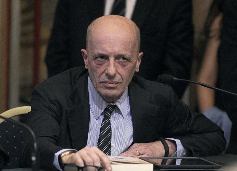 Sallusti lascia Il Giornale e diventa direttore di Libero Sallusti lascia Il Giornale e diventa direttore di Libero