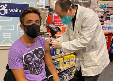 Milanese vaccinato a NY: “Dosi anche per turisti”. La storia