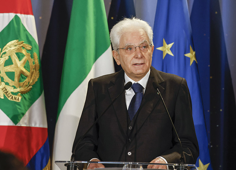Omofobia, Mattarella: “Rifiutare ogni forma di intolleranza e discriminazione” Omofobia, Mattarella: “Rifiutare ogni forma di intolleranza e discriminazione”