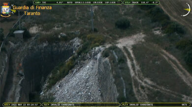 Rifiuti dal Piemonte alla Puglia e poi bruciati nelle cave: 13 gli arresti