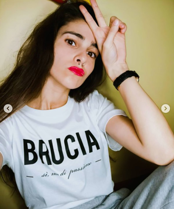 Omofobia, insulti a una coppia gay: diventano una linea di t-shirt
