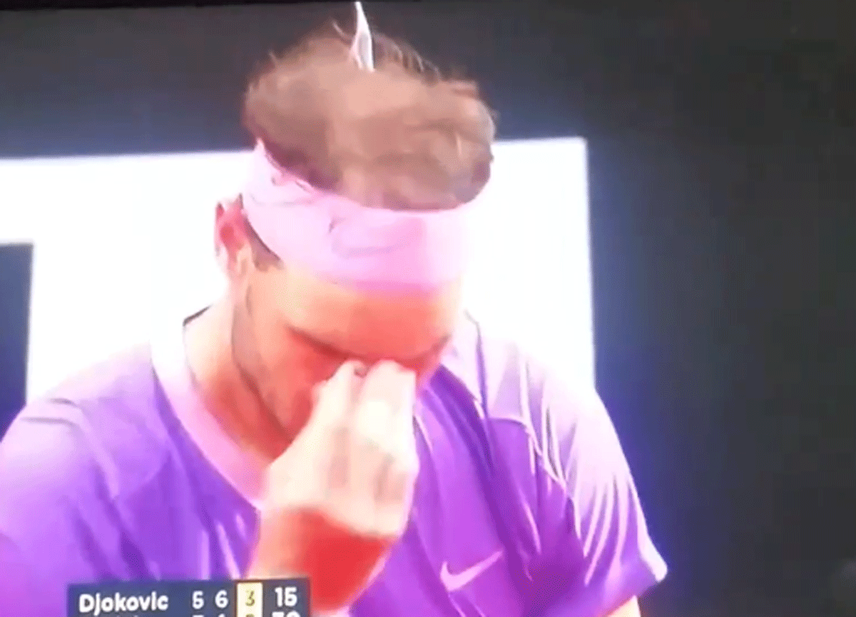 Nadal e i suoi tic (per concentrarsi) agli Internazionali d’Italia. VIDEO Nadal e i suoi tic (per concentrarsi) agli Internazionali d’Italia. VIDEO