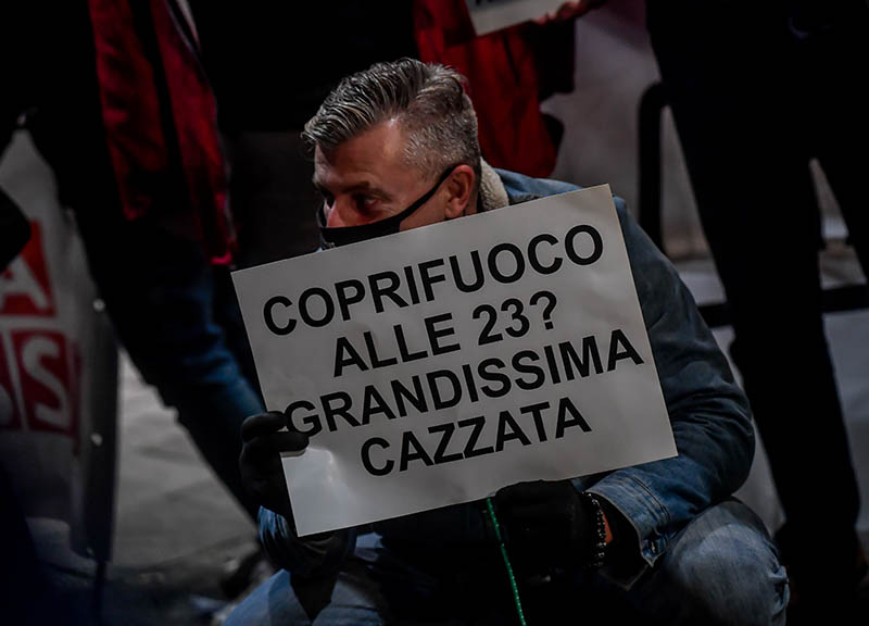 Sul web il virus non fa più paura. Gli italiani vogliono riaprire: la ricerca Sul web il virus non fa più paura. Gli italiani vogliono riaprire: la ricerca
