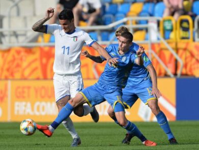 Follia a Trigoria, il padre di Scamacca irrompe armato di spranga: arrestato