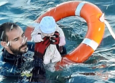 Spagna, il Marocco chiude le frontiere. Commissione Ue: “No ai ricatti”