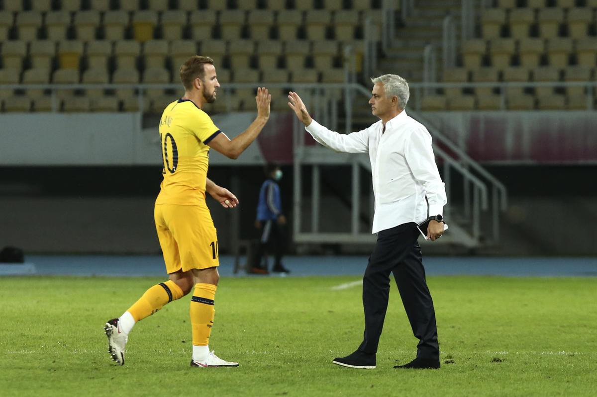 Roma, Josè Mourinho vuole Harry Kane: sfida a Manchester United, PSG e Real Roma, Josè Mourinho vuole Harry Kane: sfida a Manchester United, PSG e Real