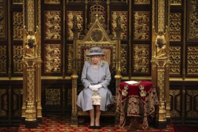Royal Family, annuncio ufficiale: la Regina Elisabetta avrà un nipote italiano