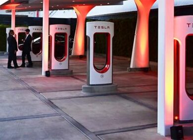 Tesla, dopo i ribassisti il fuoco del Dragone: la bolla rischia di scoppiare