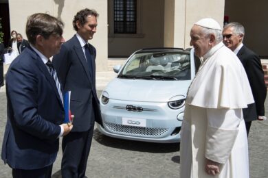 Papa Francesco riceve in udienza i vertici di Stellantis