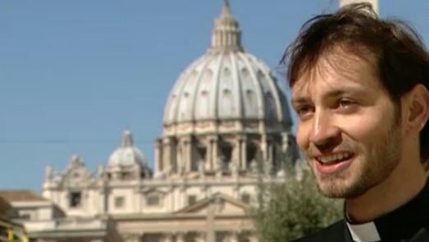 Don Davide Banzato: “Tutto ma prete mai”, tra Dio-incidenze e pro-vocazioni