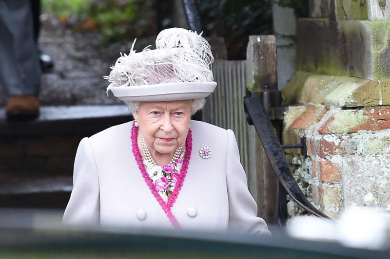 Royal Family, regina Elisabetta furibonda per le clamorose accuse di Harry Royal Family, regina Elisabetta furibonda per le clamorose accuse di Harry