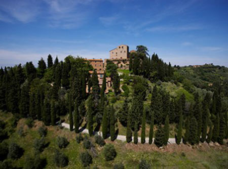 Toscana, il borgo Castelfalfi a Montaione ceduto alla famiglia indiana Lohia Toscana, il borgo Castelfalfi a Montaione ceduto alla famiglia indiana Lohia