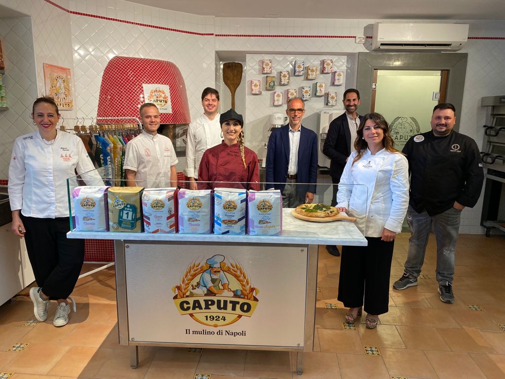 Al forno o fritta la migliore pizza per l’estate? Al via la kermesse di Caputo Al forno o fritta la migliore pizza per l’estate? Al via la kermesse di Caputo