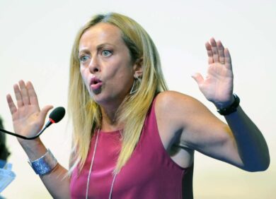 Meloni su Draghi: “E’ in continuità con Conte, governi chi vince le elezioni”