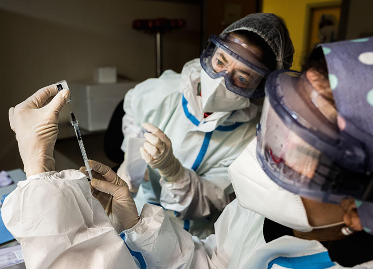 Vaccini: da domani al via prenotazioni 30-39 anni, maturandi dal 2 giugno Vaccini: da domani al via prenotazioni 30-39 anni, maturandi dal 2 giugno