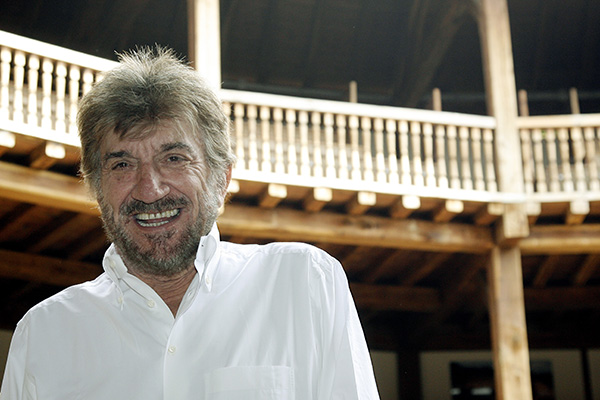 Gigi Proietti, la figlia contro Repubblica: “Fake news sulla sua sepoltura” Gigi Proietti, la figlia contro Repubblica: “Fake news sulla sua sepoltura”