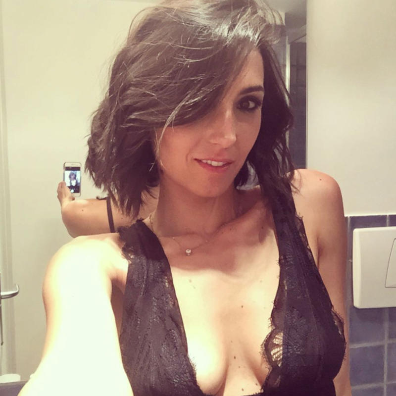 Caterina Balivo in bikini: “Rotolini, pancetta, smagliature… e allora?” FOTO Caterina Balivo in bikini: “Rotolini, pancetta, smagliature… e allora?” FOTO