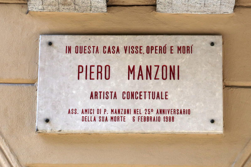 Piero Manzoni, 60 anni e non sentirli: la Merda d’artista più attuale che mai