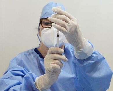 Cossolo (Federfarma): “Faremo 200.000 vaccinazioni al giorno in farmacia”