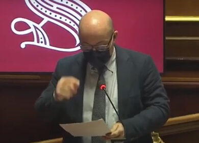 Cingolani: “Non si può considerare plastica i prodotti in carta che ne contengono strati sottili”