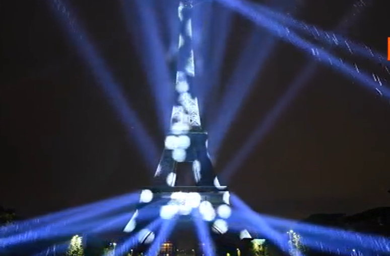 Parigi, la Torre Eiffel illuminata con energia rinnovabile a idrogeno. VIDEO Parigi, la Torre Eiffel illuminata con energia rinnovabile a idrogeno. VIDEO