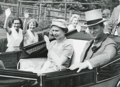 Royal Family: la Regina Madre non voleva che Elisabetta sposasse Filippo