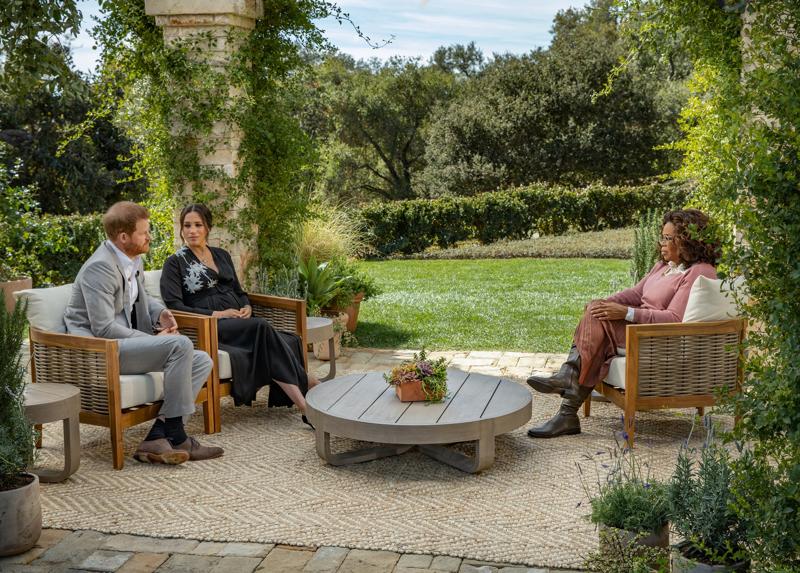 Royal Family, Harry: “Carlo non è mai stato un padre” ma una foto lo smentisce