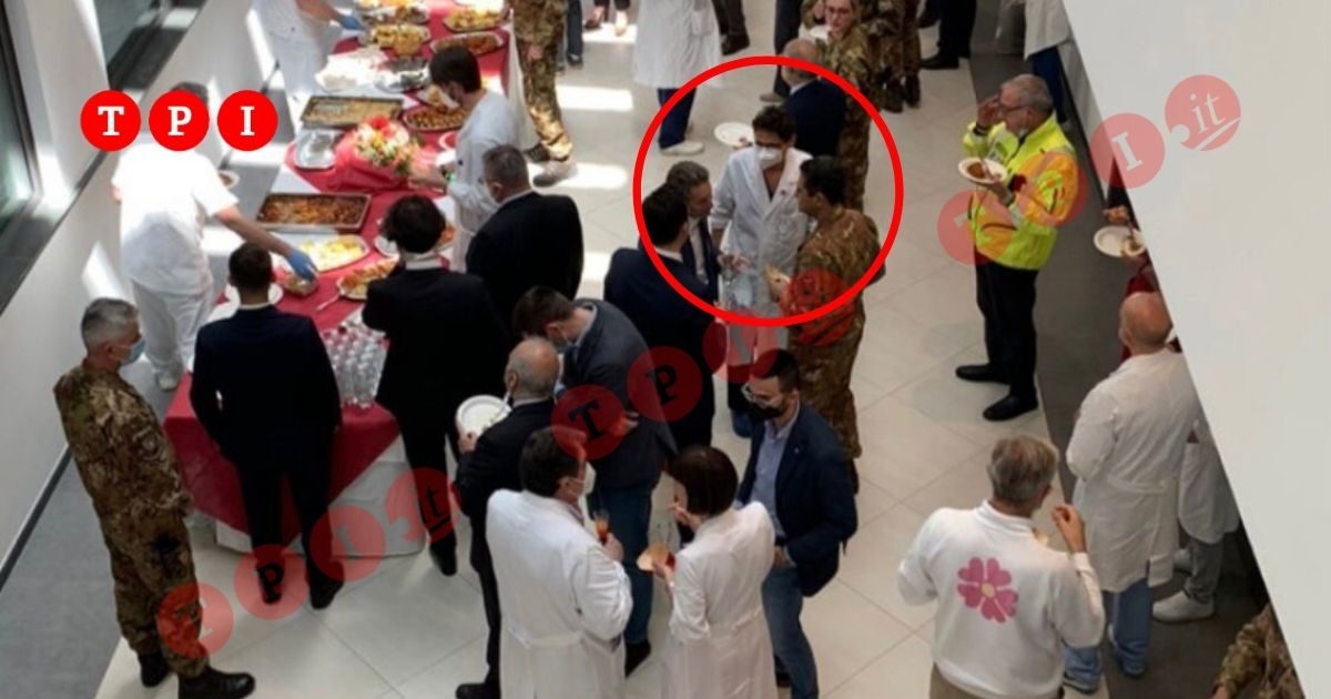 Figliuolo, caos social sul buffet vietato: pranzo al chiuso senza distanze Figliuolo, caos social sul buffet vietato: pranzo al chiuso senza distanze