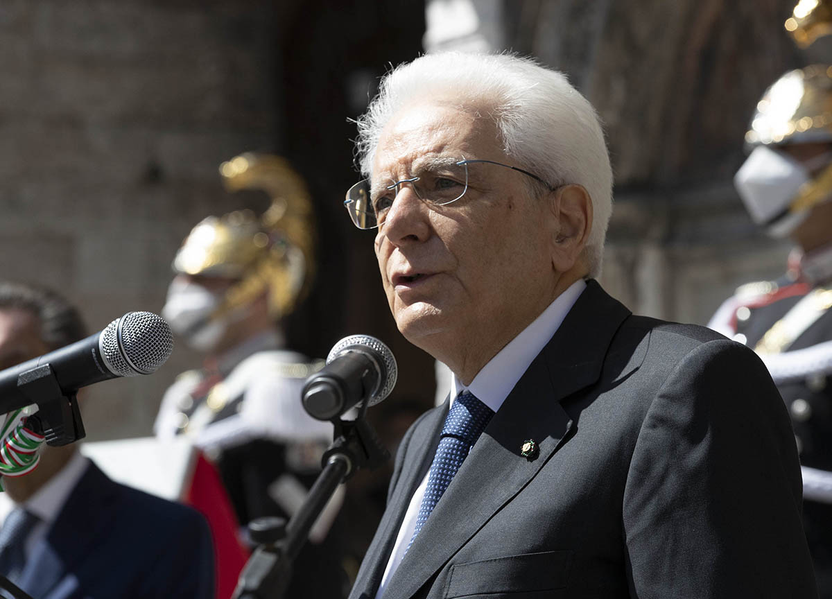 Mattarella nomina 25 Cavalieri del Lavoro, tra cui Elhkann, Donnet e Gubitosi Mattarella nomina 25 Cavalieri del Lavoro, tra cui Elhkann, Donnet e Gubitosi