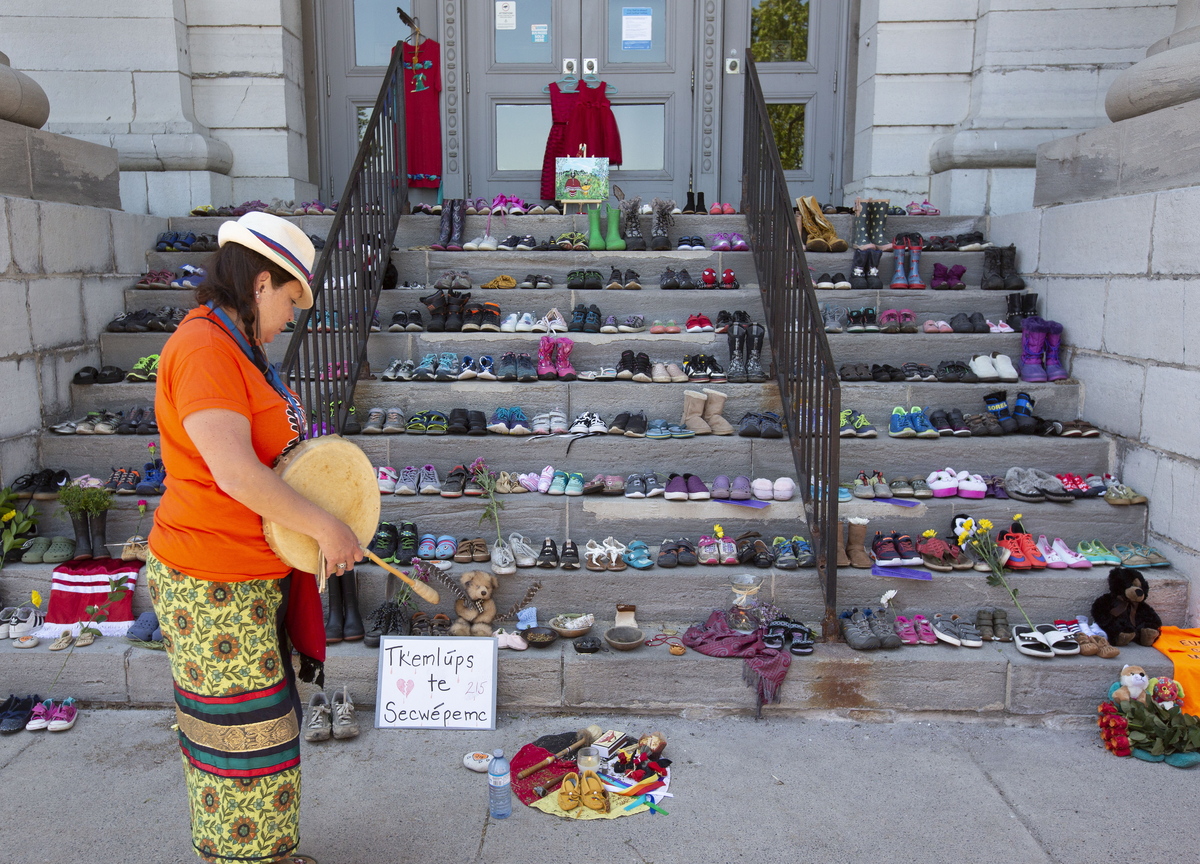 Canada, Orrore vicino a una scuola cattolica: trovati i resti di 215 bambini