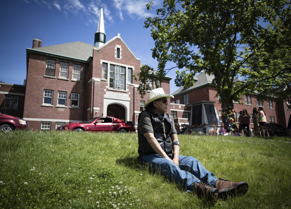 Canada, Orrore vicino a una scuola cattolica: trovati i resti di 215 bambini