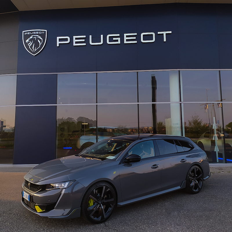 Stellantis: il nuovo logo Peugeot nelle concessionarie Italiane