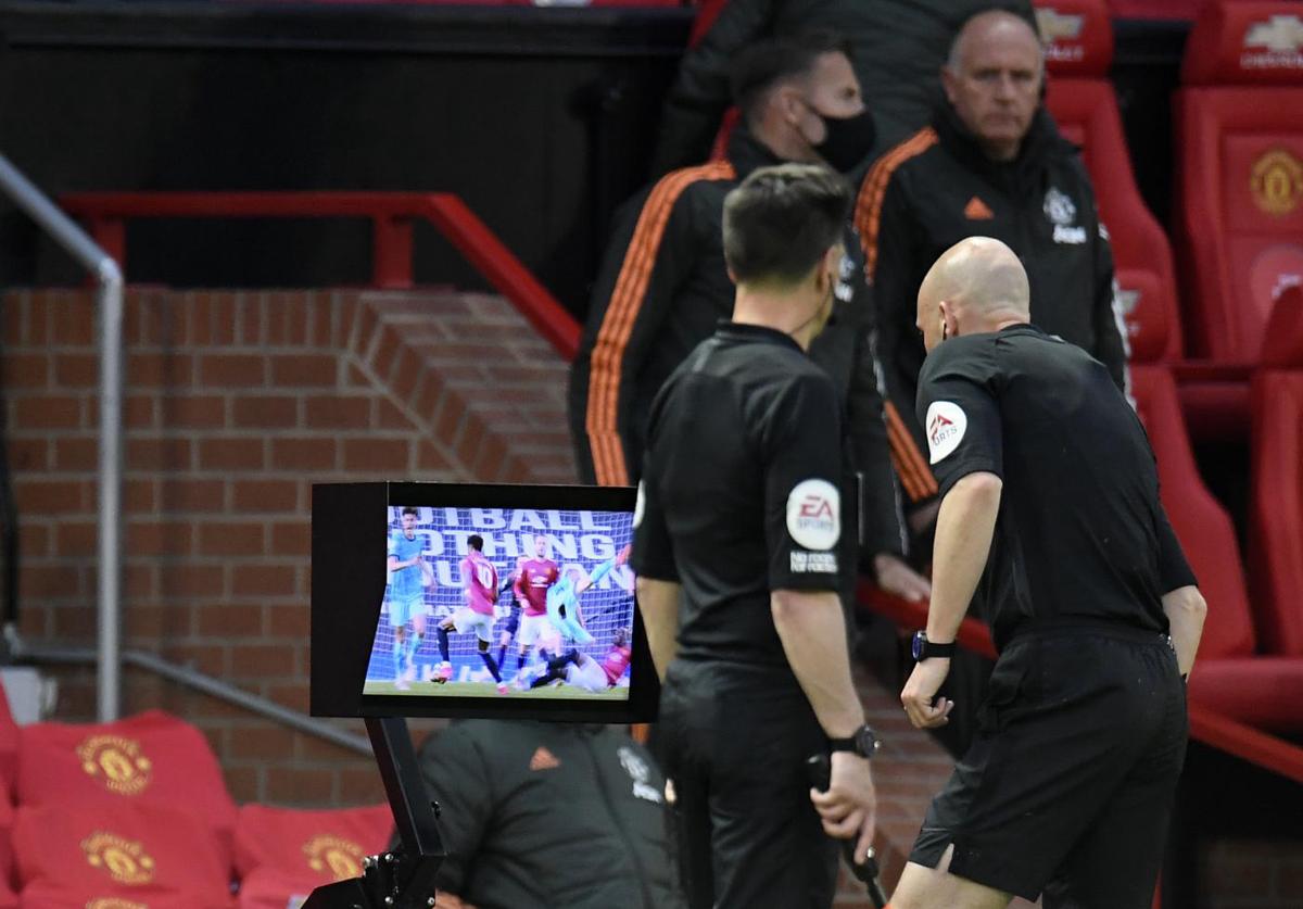 “Il VAR uccide il calcio”: il 95% dei tifosi in fuga a causa della tecnologia “Il VAR uccide il calcio”: il 95% dei tifosi in fuga a causa della tecnologia