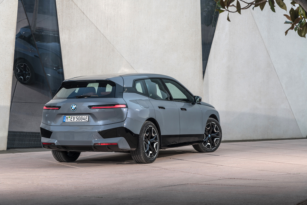 Nuova BMW iX, l’ammiraglia a zero emissioni Nuova BMW iX, l’ammiraglia a zero emissioni