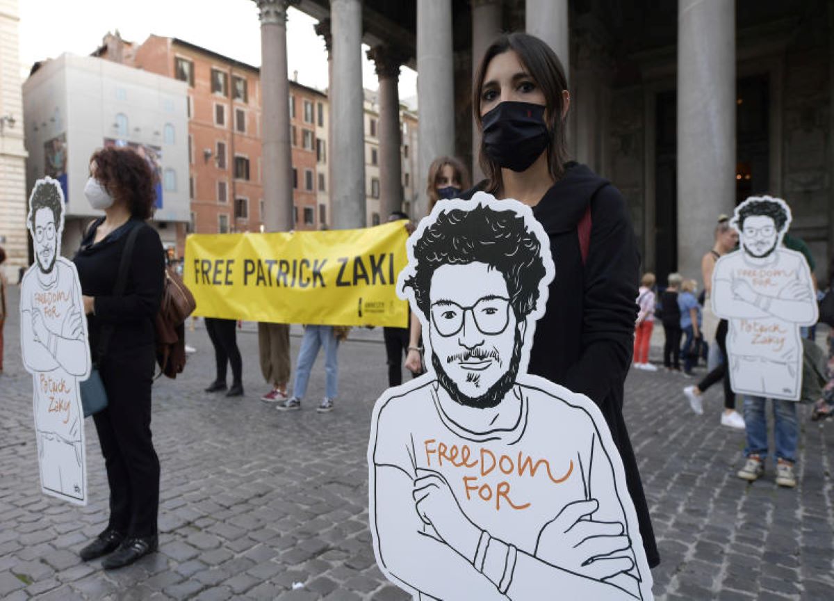 Patrick Zaki, altri 45 giorni di carcere. Amnesty: “Udienza senza avvocati” Patrick Zaki, altri 45 giorni di carcere. Amnesty: “Udienza senza avvocati”