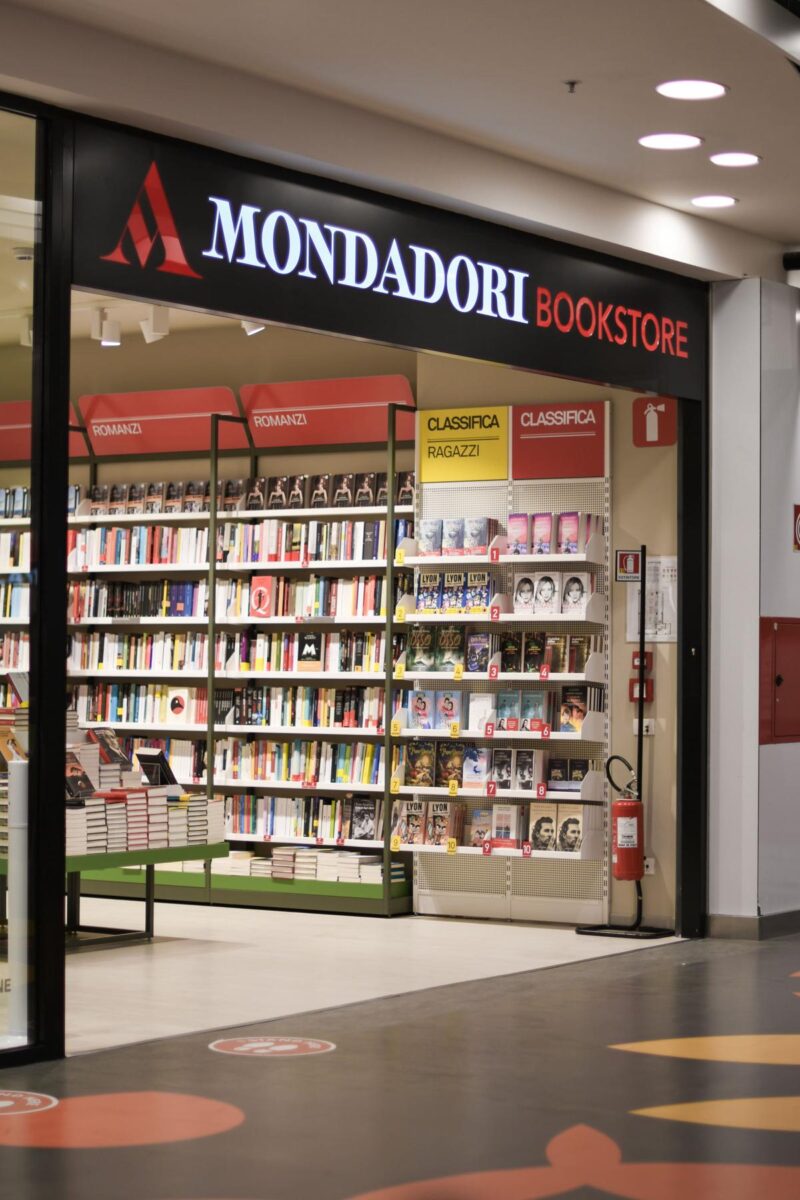 Mondadori Bookstore Bicocca Milano Mondadori Bookstore Bicocca Milano