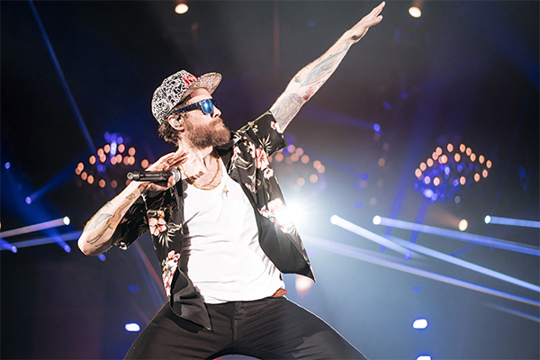 Jovanotti: “Sono un ragazzo vaccinato”, ed esulta anche il presidente Giani Jovanotti: “Sono un ragazzo vaccinato”, ed esulta anche il presidente Giani