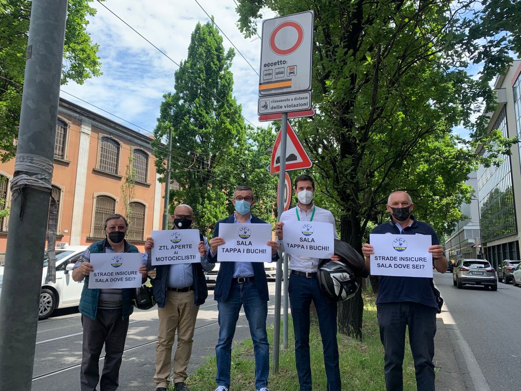 Via Lancetti Milano, Bolognini (Lega): “Sala tappi le buche…”. FOTO Via Lancetti Milano, Bolognini (Lega): “Sala tappi le buche…”. FOTO