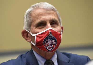 Fauci, le mail pubbliche raccontano  la storia di un vero eroe degli americani