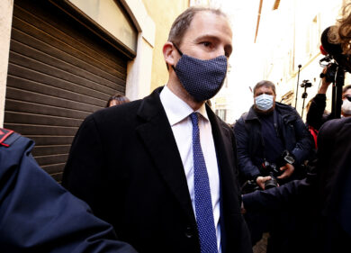 M5S e Rousseau vicini all’accordo. A Casaleggio andranno 250 mila euro