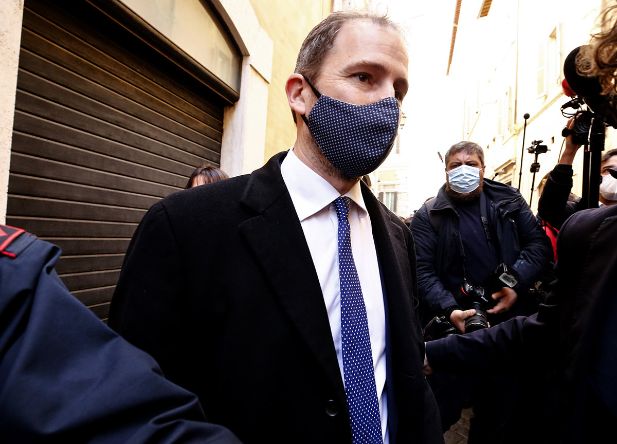 M5S e Rousseau vicini all’accordo. A Casaleggio andranno 250 mila euro M5S e Rousseau vicini all’accordo. A Casaleggio andranno 250 mila euro