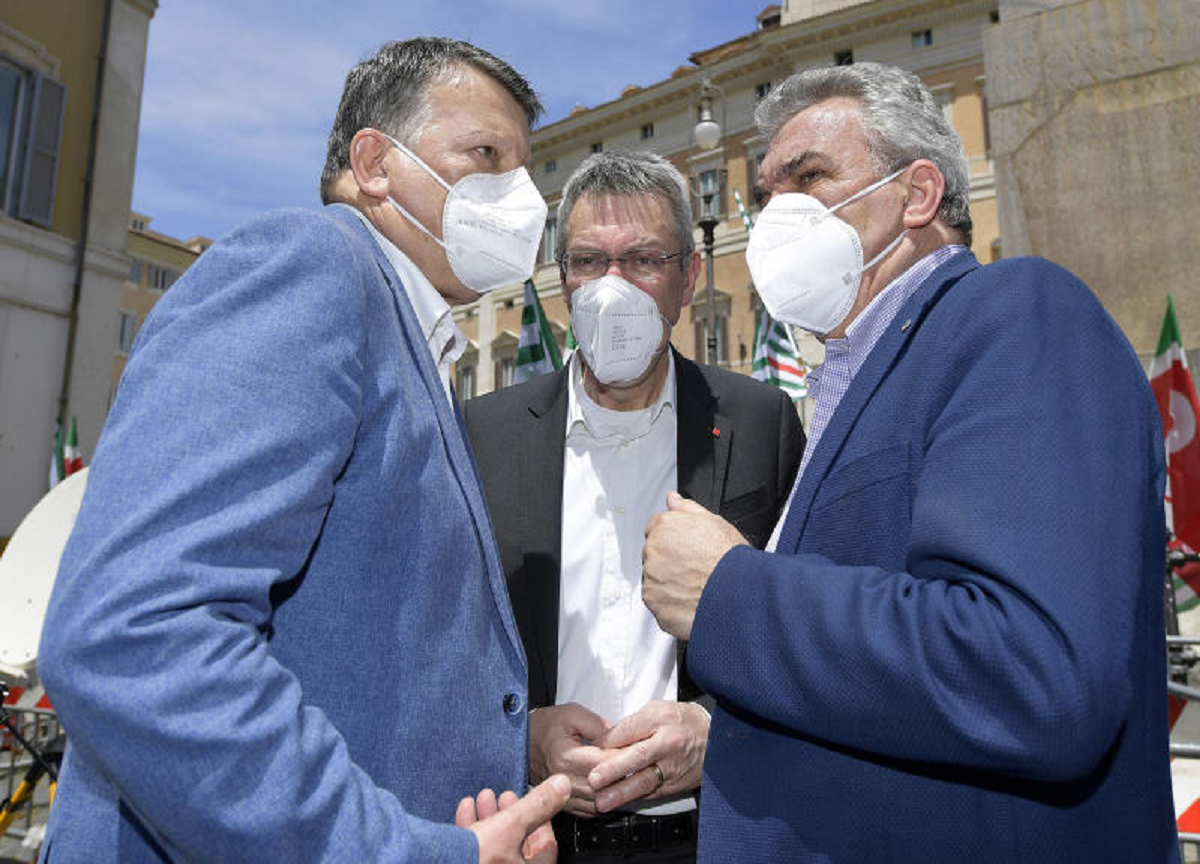 Blocco licenziamenti: colpisce donne e giovani. E’ scontro Bruxelles-sindacati Blocco licenziamenti: colpisce donne e giovani. E’ scontro Bruxelles-sindacati