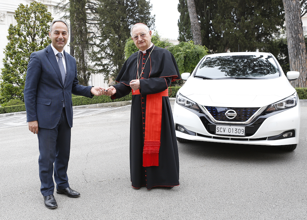 Nissan LEAF 100% elettrica entra nella flotta del Vaticano Nissan LEAF 100% elettrica entra nella flotta del Vaticano