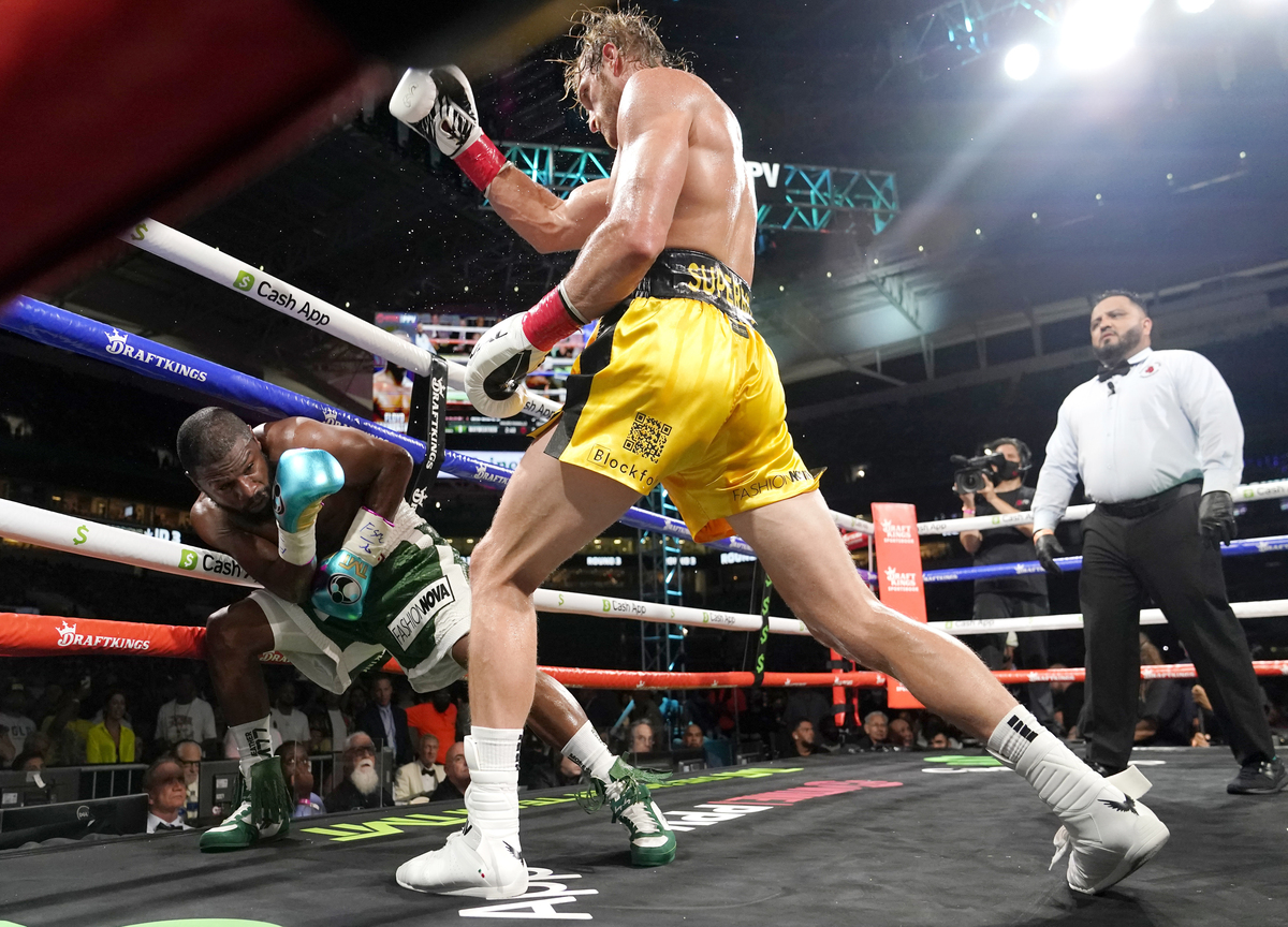 Boxe, l’ex pugile Floyd Mayweather contro lo youtuber Logan Paul Boxe, l’ex pugile Floyd Mayweather contro lo youtuber Logan Paul