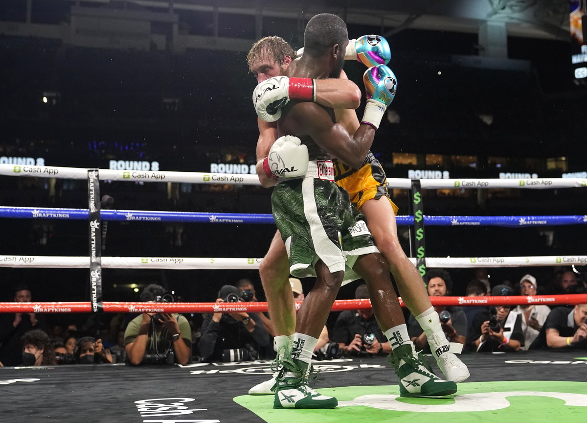 Boxe, l’ex pugile Floyd Mayweather contro lo youtuber Logan Paul Boxe, l’ex pugile Floyd Mayweather contro lo youtuber Logan Paul