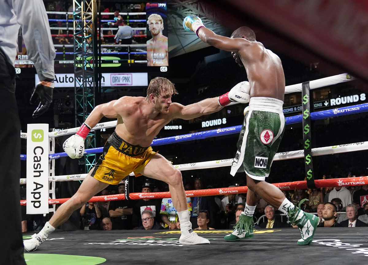 Boxe, l’ex pugile Floyd Mayweather contro lo youtuber Logan Paul Boxe, l’ex pugile Floyd Mayweather contro lo youtuber Logan Paul