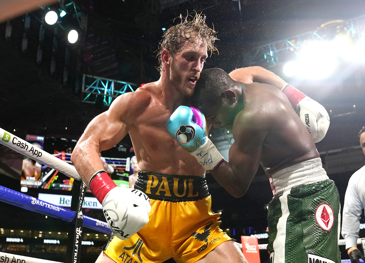 Boxe, l’ex pugile Floyd Mayweather contro lo youtuber Logan Paul Boxe, l’ex pugile Floyd Mayweather contro lo youtuber Logan Paul