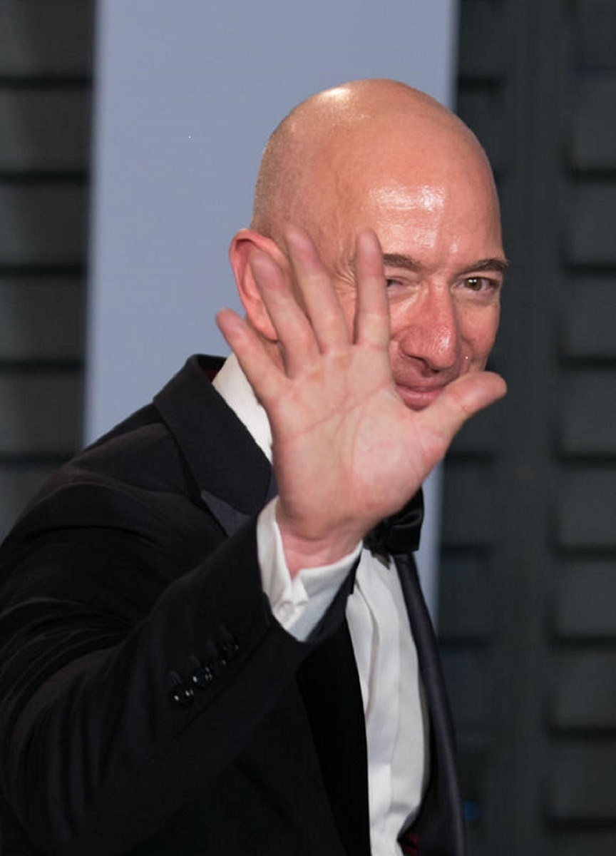 Jeff Bezos sarà passeggero del primo volo spaziale di Blue Origin Jeff Bezos sarà passeggero del primo volo spaziale di Blue Origin