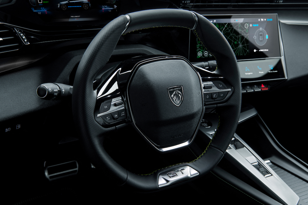 Peugeot presenta la nuova 308, la prima con il nuovo logo