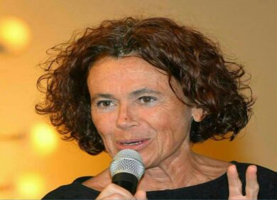 Crema, bimbo si fa male all’asilo comunale. Sindaca indagata